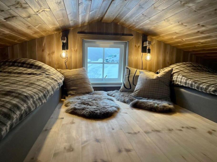 Cosy Cabin Between Lake And Mountain Treungen Exteriör bild